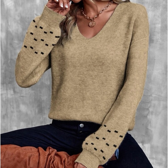 New v neck long sleeve sweater - Picture 7 of 7